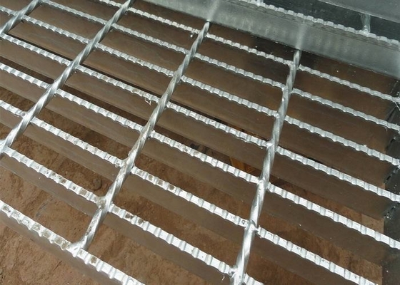 Cina Galvanized Serrated Steel Grating Untuk Floor Plate Q235low Cardon Material pemasok