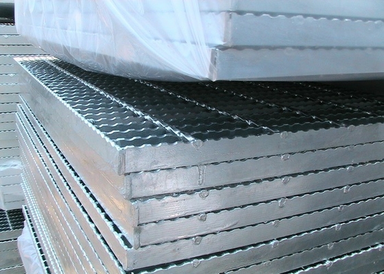 Cina Fire Escape Galvanized Steel Stair Treads Free Packing 3 - 10mm Plate pemasok