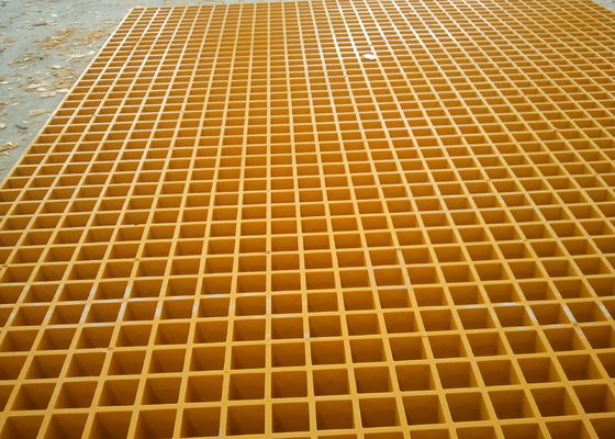 Cina 38MM Square Hole Lantai plastik kisi-kisi Contoh Warna Kuning Gratis pemasok