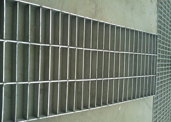 Cina Baja Ringan Galvanzied Steel Grating Drain Cover Flat Bar Disesuaikan pemasok