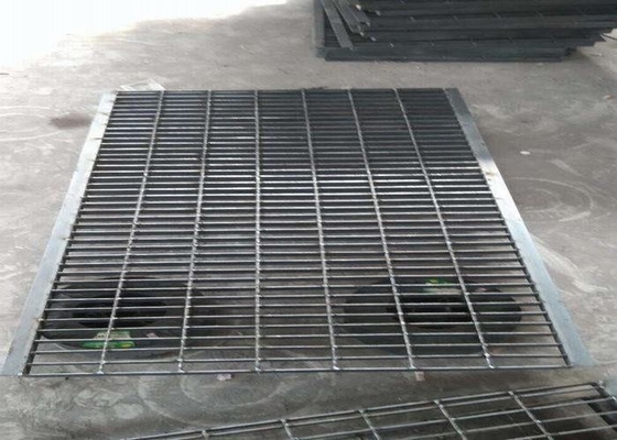 Cina SGS Metal Grates Untuk Driveways / Rectangular Gutter 50 / 100mm Twisted Bar Pitch pemasok