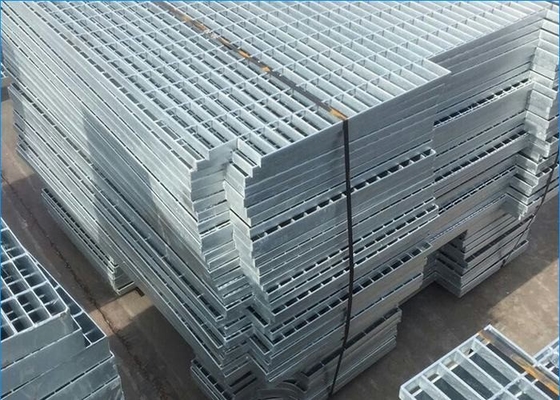 Cina Platform Galvanized Steel Grating Kekuatan Tinggi Bahan Bangunan Q235 pemasok