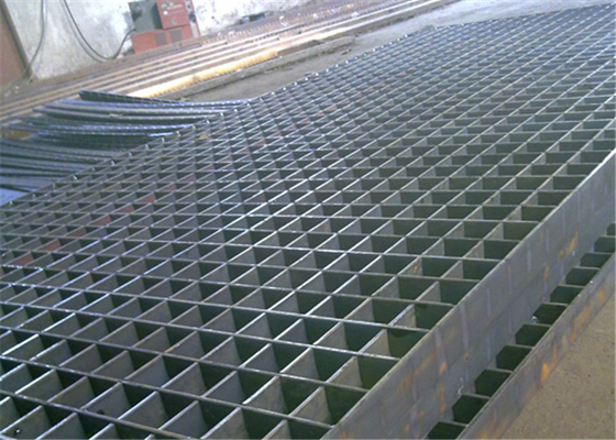 Cina Serasi Type Metal Grate Flooring Steel Grating Platform Twisted Bar pemasok