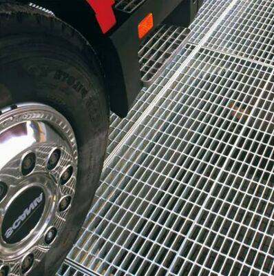 Hot DIP Galvanized Steel Grating dengan gaya serrated dan ukuran yang dapat disesuaikan untuk platform industri