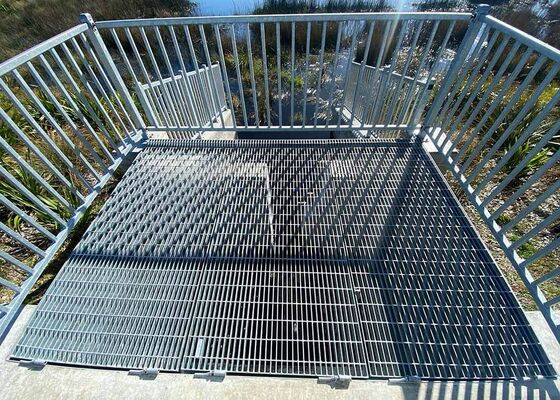 Hot-dip Galvanized Steel Grating dengan Desain Anti-Slip untuk Kapasitas Beban Berat