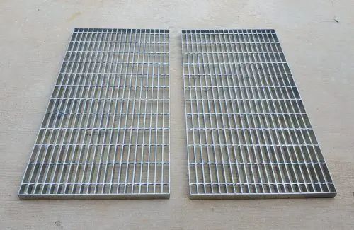 Heavy-Duty Galvanized Steel Grating for Safe Stair Treads Grating Fence untuk Keamanan