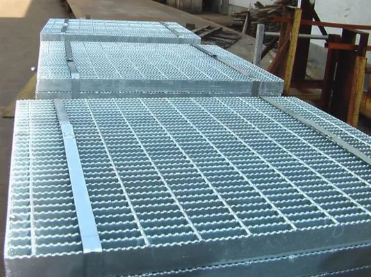 HDG Grating Factory Ss Steel Serrated Grating China 25X4.5 25X5 mm Bearing Bar 4 Inch Galvanized Stamped Steel Grate