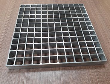 Produk logam stainless steel yang disesuaikan dengan penutup kisi saluran pembuangan untuk solusi lantai kisi tahan lama