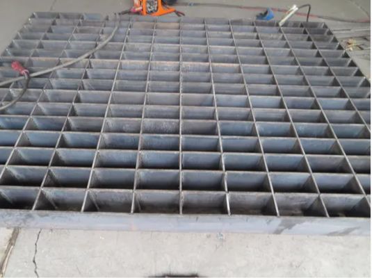 A325 Kualitas Tinggi Baja Karbon Weld Bar Metal Grate HDG Anti-Slip International Standard Steel Grating untuk Platform Baja/Pandemen Mesh Walkway/Lantai