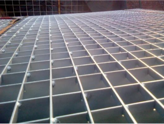 42% Bangunan Lembar Baja Galvanized Perforated Mesh Metal Panel Sistem