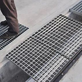 Anti-Pry Steel Grating Drain Cover dengan ukuran yang dapat disesuaikan dan kekuatan tinggi untuk drainase yang aman