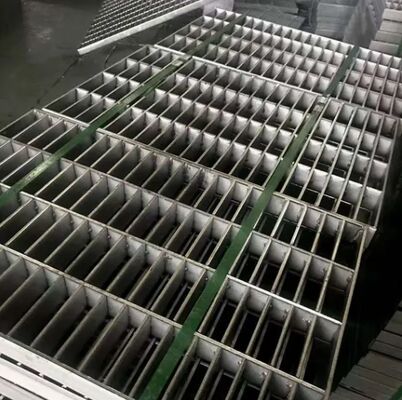 Hot Dip Galvanized High Strength Steel Grating dengan Serrated Bar untuk Keamanan dan Ketahanan