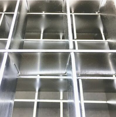 Heavy Duty Load Bearing Galvanized Steel Grating dengan Serrated Bearing Bar dalam ukuran yang dapat disesuaikan