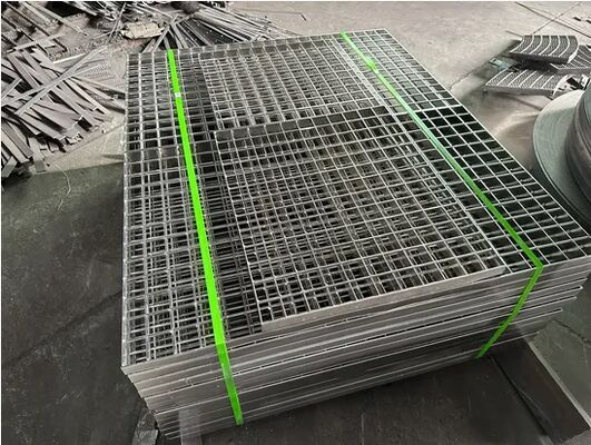 Heavy Duty Galvanized Steel Grating untuk saluran drainase industri dan aplikasi laut
