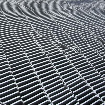 Heavy Duty Galvanized Steel Grating untuk saluran drainase industri dan aplikasi laut