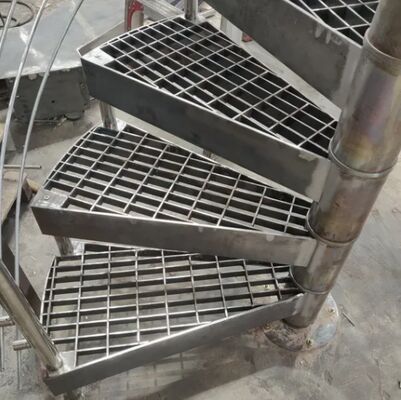Outdoor Hot DIP Galvanized Steel Stair Tread dengan 25 x 3 sampai 100 x 8 Bearing Bar dan Standar ANSI/NAAMM