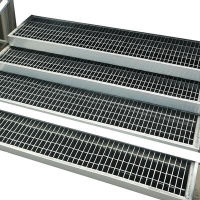 Hot-dip Galvanized Steel Stair Treads dengan Square Grid untuk Corrosion Resistant Outdoor Steps