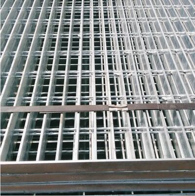 Hot-dip Galvanized Steel Grating dengan grid persegi dan material Q235 untuk langkah tangga