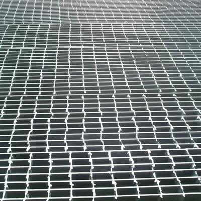 Tangga Baja Galvanis Celup Panas dengan Permukaan Anti-Selip dan Ukuran yang Dapat Disesuaikan untuk Konstruksi