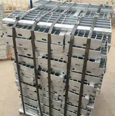 Tangga Baja Galvanis Celup Panas dengan Nos Anti Selip dan Ukuran yang Dapat Disesuaikan untuk Penggunaan Industri