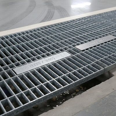 Heavy Duty Galvanized Steel Grating with Q235 / Q345 / SS304 / SS316 Material for Self-Propelled Parking Lot