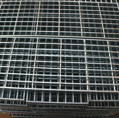 Hot Dip Galvanized Heavy Duty Steel Grating Customized Metal Grid untuk penggunaan industri