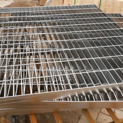 Tugas berat Anti-Slipping Steel Grating Drain Cover dengan sifat tahan asam / alkali untuk penggunaan di luar ruangan