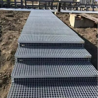 OEM Disesuaikan Hot-dip Galvanized Steel Grating dengan Serrated Bar dan 25x3 Bearing Bar untuk Platform Industri