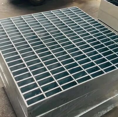 Platform Grating Baja Anti-Slip Galvanis dengan Ukuran yang Dapat Dikustomisasi untuk Jalan Setapak dan Penggunaan Industri