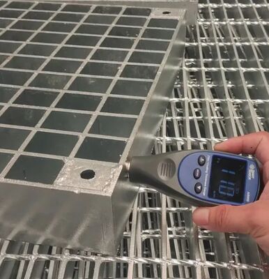 Hot Dip Galvanized Steel Grating untuk platform jalan industri dengan kekuatan tinggi