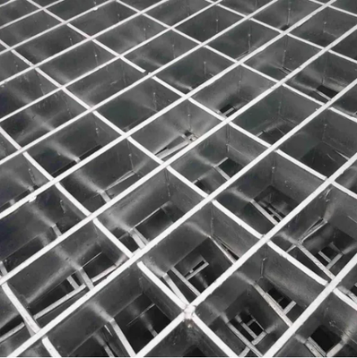 Hot DIP Galvanized Steel Grating with 25x5mm Bearing Bar and Serrated Style for Industrial Walkways