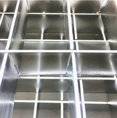 Hot Dip Galvanized Serrated Style Steel Grating dengan ukuran yang dapat disesuaikan untuk jalan kaki industri