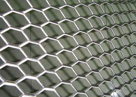 Lebar Rhombus Expanded Metal Mesh Hot Mencelupkan Galvanized Surface Thickness 4mm