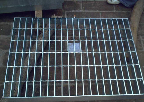 Baja Galvanized Grating Drain Cover Dengan Sudut Bingkai Jalan Perkotaan / Square Suit