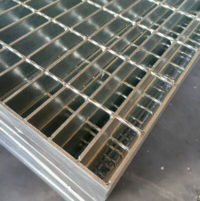 Jeruji Baja Las Galvanis Celup Panas 30X100mm untuk Platform, Jalur Pejalan Kaki, dan Jalur Industri