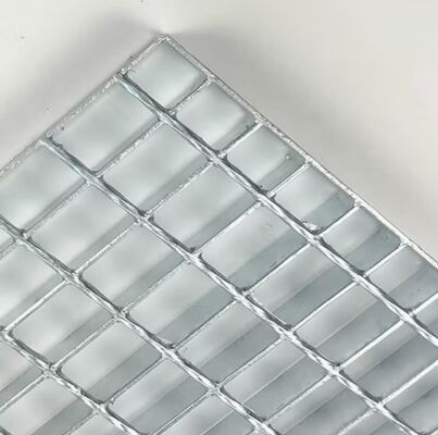 Jeruji Baja Gaya Bergerigi Galvanis Celup Panas dengan Batang Penopang 25x3 untuk Platform Industri
