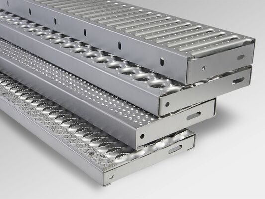 Hot DIP Galvanized Steel Stair Treads dengan 25 x 3 sampai 100 x 8 Bearing Bar dan Standar ANSI/NAAMM untuk Step Ladders