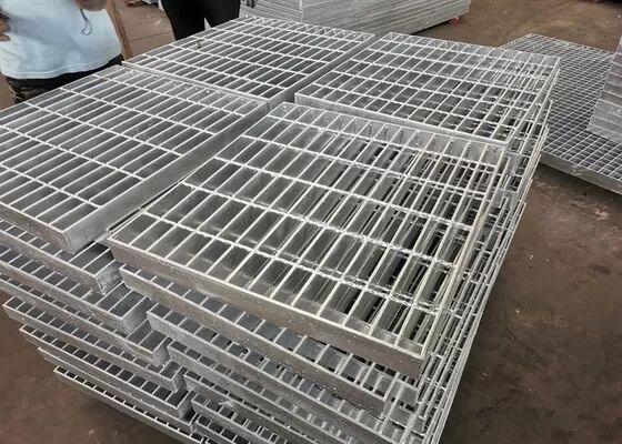 Platform Grating Baja Galvanis Anti Karat dengan Permukaan Anti Selip Bergerigi untuk Jalur Pejalan Kaki Industri