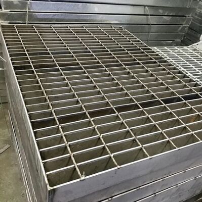 Galvanized Serrated 32x5mm Steel Grating untuk High Strength Walkways dan Driveways