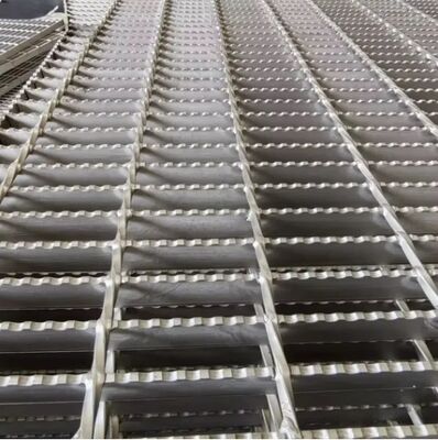 Hot DIP Galvanizing Serrated Plain Bar Carbon Steel Grating untuk jalan kaki industri
