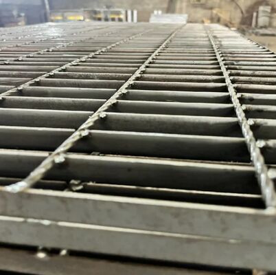 Galvanized Customisable Steel Grating untuk jalan kaki keamanan dan aplikasi tugas berat