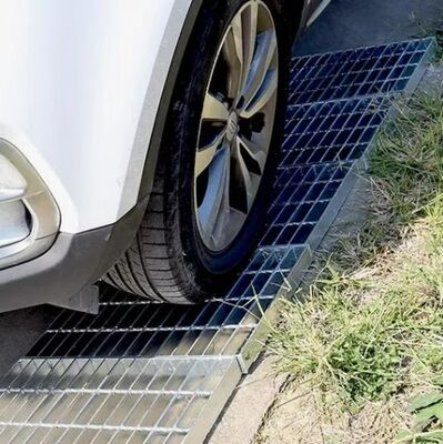 Serrated Bearing Bar Steel Grating dengan Hot Dip Galvanized Finish dan ukuran yang dapat disesuaikan untuk platform industri